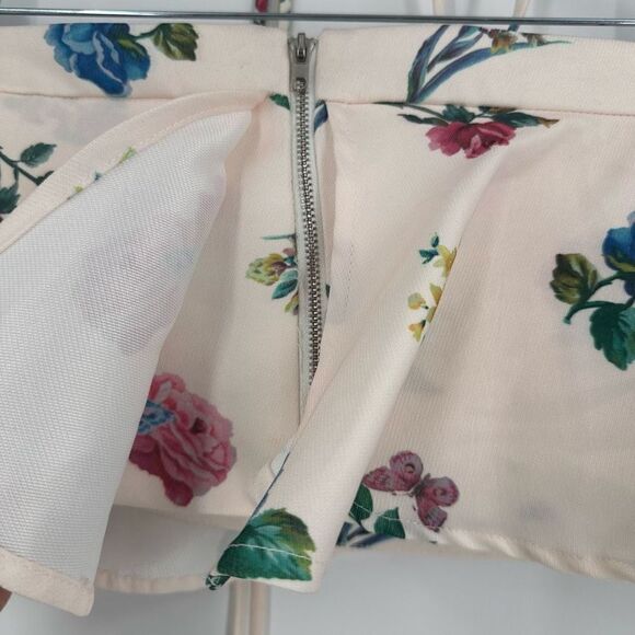 NWT Revolve Endless Rose Halter Crop Top Penelia Print Size Medium - Picture 5 of 8